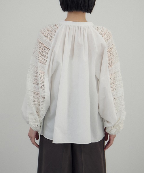 SALON adam et rope'(サロン アダム エ ロペ)の「【WEB限定】レースアクセントブラウス(シャツ/ブラウス・レディース・ブラック/オフホワイト・FREE)」の16枚目の写真