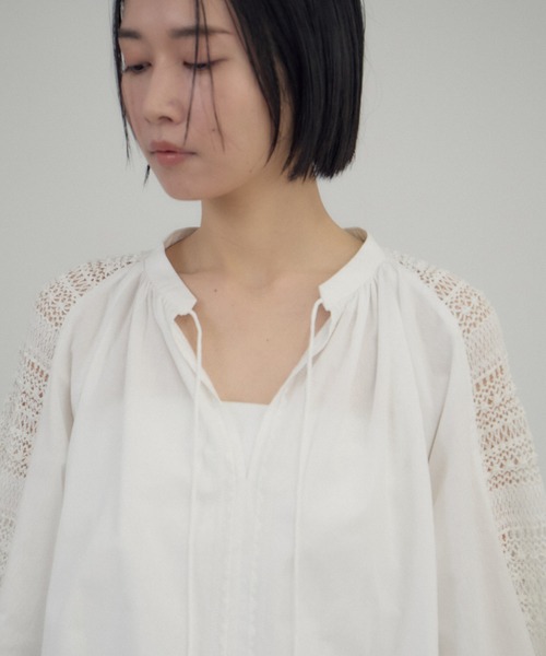 SALON adam et rope'(サロン アダム エ ロペ)の「【WEB限定】レースアクセントブラウス(シャツ/ブラウス・レディース・ブラック/オフホワイト・FREE)」の17枚目の写真