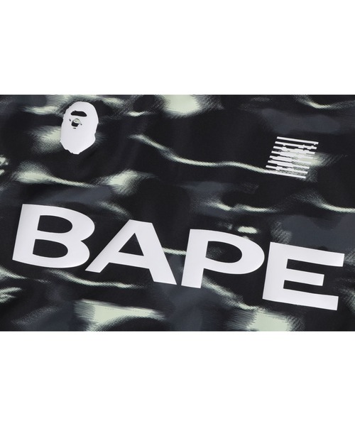 A BATHING APE（アベイシングエイプ）の「SCREEN CAMO FOOTBALL LOGO RELAXED FIT CREWNECK SWEATSHIRT（スウェット・メンズ・ブラック/ブルー・MEDIUM/XX-LARGE/LARGE/SMALL/X-LARGE）」の5枚目の写真