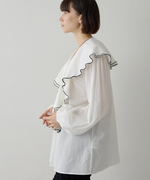 Whim Gazette（ウィムガゼット）の「ローンフリルブラウス（シャツ/ブラウス・レディース・ネイビー/オフホワイト・FREE）」の6枚目の写真