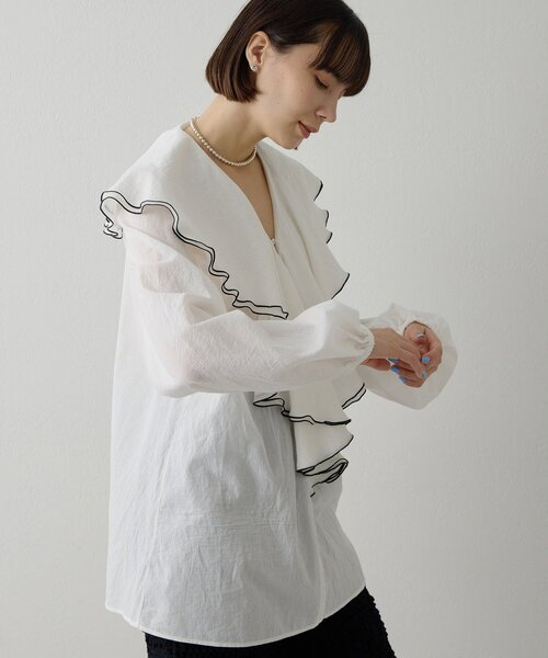 Whim Gazette（ウィムガゼット）の「ローンフリルブラウス（シャツ/ブラウス・レディース・ネイビー/オフホワイト・FREE）」の10枚目の写真