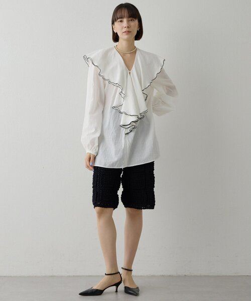 Whim Gazette（ウィムガゼット）の「ローンフリルブラウス（シャツ/ブラウス・レディース・ネイビー/オフホワイト・FREE）」の4枚目の写真