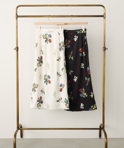 Unitage（ユニテージ）の「ボタニカル柄ロングスカート（スカート・レディース・ブラック/アイボリー・FREE）」の3枚目の写真