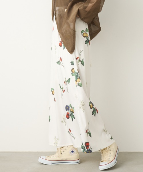 Unitage（ユニテージ）の「ボタニカル柄ロングスカート（スカート・レディース・ブラック/アイボリー・FREE）」の17枚目の写真