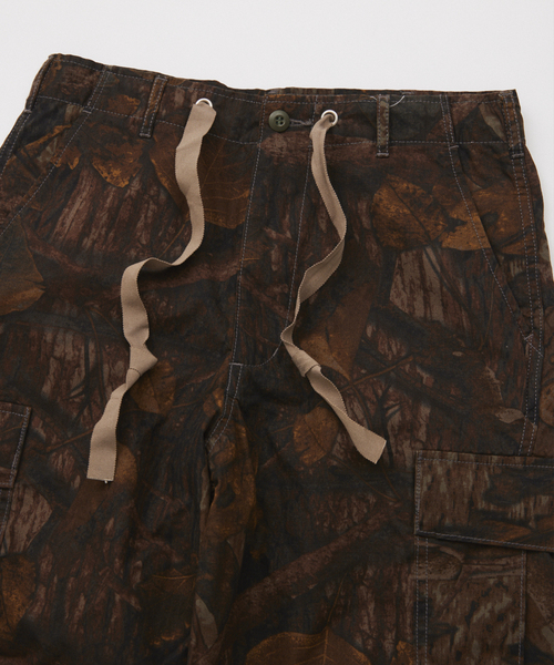 JOURNAL STANDARD（ジャーナルスタンダード）の「3D ミリタリー ジャングル ファティーグ 6ポケット カモ柄 パンツ（カーゴパンツ・メンズ・カーキ/ライトグレー・LARGE/MEDIUM）」の3枚目の写真