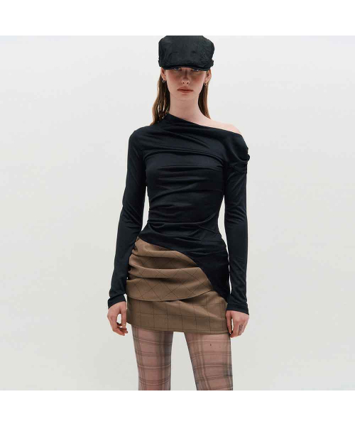 KIMZISU(キムジス)の「One Shoulder Draped Jersey Top _ BLACK(Tシャツ/カットソー・レディース・ブラック・S/M)」の1枚目の写真