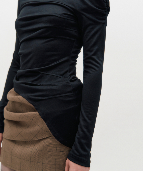KIMZISU(キムジス)の「One Shoulder Draped Jersey Top _ BLACK(Tシャツ/カットソー・レディース・ブラック・S/M)」の2枚目の写真
