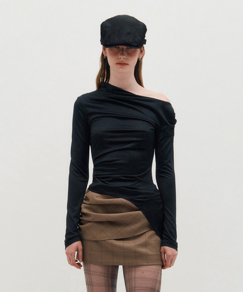 KIMZISU(キムジス)の「One Shoulder Draped Jersey Top _ BLACK(Tシャツ/カットソー・レディース・ブラック・S/M)」の3枚目の写真