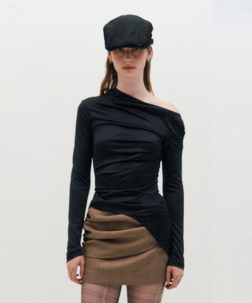 KIMZISU(キムジス)の「One Shoulder Draped Jersey Top _ BLACK(Tシャツ/カットソー・レディース・ブラック・S/M)」の4枚目の写真