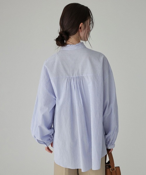 BABYLONE(バビロン)の「コードレーンギャザーブラウス(シャツ/ブラウス・レディース・ブルー/オフホワイト・フリー)」の13枚目の写真