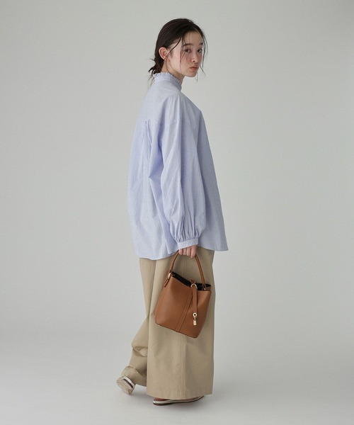 BABYLONE(バビロン)の「コードレーンギャザーブラウス(シャツ/ブラウス・レディース・ブルー/オフホワイト・フリー)」の15枚目の写真