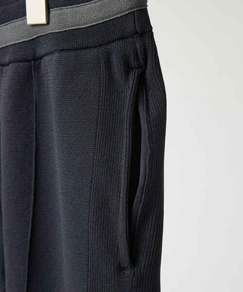 DESIGNWORKS（デザインワークス）の「【セットアップ対応】ドライバーズ ピンタック ニットパンツ（スラックス・メンズ・グレイッシュベージュ/ネイビー・48/46）」の5枚目の写真