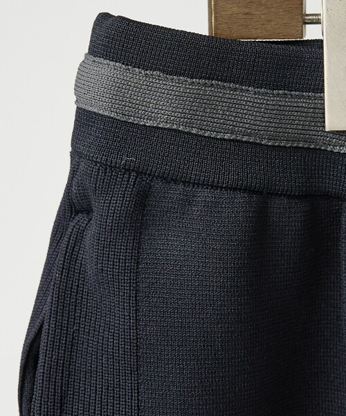 DESIGNWORKS（デザインワークス）の「【セットアップ対応】ドライバーズ ピンタック ニットパンツ（スラックス・メンズ・グレイッシュベージュ/ネイビー・48/46）」の8枚目の写真