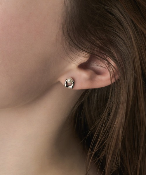 muku(ムク)の「PIERCE/NUANCE SQUEREPEARL(ピアス(両耳用)・レディース・シルバー/ゴールド・FREE)」の3枚目の写真