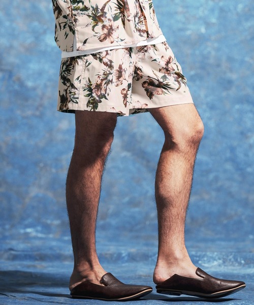 Jih Nunc（ジーヌンク）の「mp14618-フラワー総柄プリントタックショートパンツ(JIH-R1173)（その他パンツ・メンズ・ホワイト/ネイビー/ライトベージュ・S/M/L）」の2枚目の写真