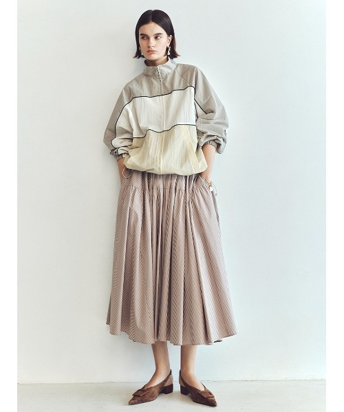 Mila Owen（ミラオーウェン）の「ナイロントラックジャケット（ブルゾン・レディース・ブラック/ベージュ/ミント・F）」の4枚目の写真