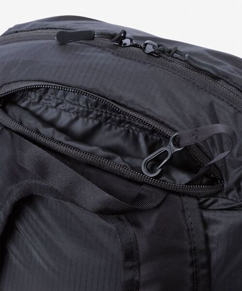 THE NORTH FACE(ザノースフェイス)の「THE NORTH FACE / ザ ノースフェイス MAYFLY PACK 22 / NM62376(バックパック/リュック・メンズ・グレー/ブラック/A・FREE)」の8枚目の写真