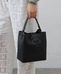 COLONY 2139 | ベルトフラップバケットバッグ(ショルダーバッグ)