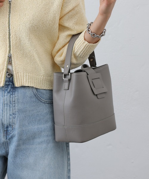COLONY 2139（コロニートゥーワンスリーナイン）の「ベルトフラップバケットバッグ（ショルダーバッグ・レディース・ブラウン/グレー/ブラック・FREE）」の5枚目の写真
