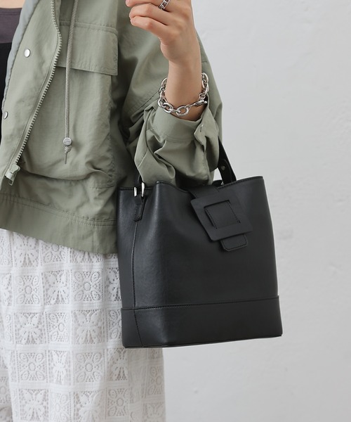 COLONY 2139（コロニートゥーワンスリーナイン）の「ベルトフラップバケットバッグ（ショルダーバッグ・レディース・ブラウン/グレー/ブラック・FREE）」の14枚目の写真