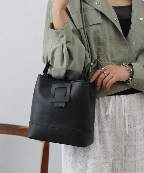 COLONY 2139（コロニートゥーワンスリーナイン）の「ベルトフラップバケットバッグ（ショルダーバッグ・レディース・ブラウン/グレー/ブラック・FREE）」の13枚目の写真