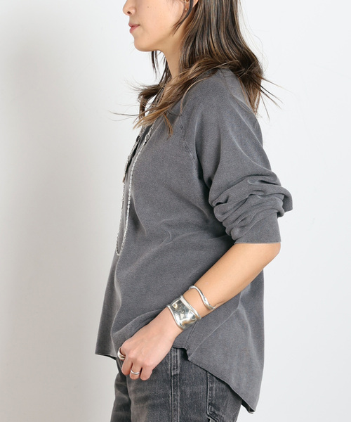 AP STUDIO（エーピーストゥディオ）の「ピグメントダイヘンリーネックニット（ニット/セーター・レディース・アイボリー/スミクロ・FREE）」の8枚目の写真