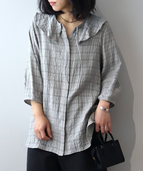 leswel(レスウェル)の「【M~5L】ドビーチェックフリルカラーブラウス(シャツ/ブラウス・レディース・グリーン/グレー/ブラック・L/LL/3L/4L/5L/M)」の3枚目の写真