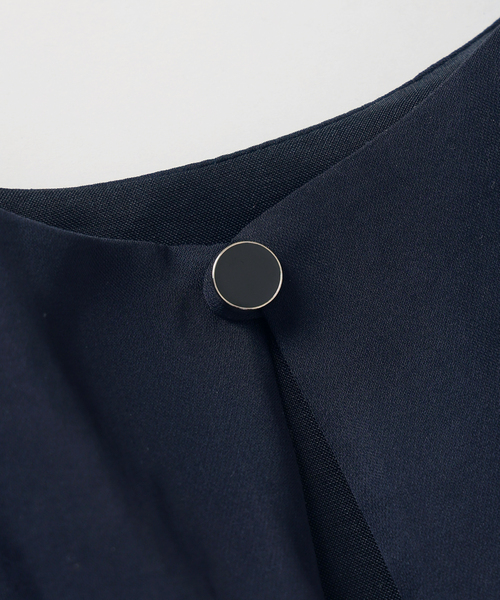 VERMEIL par iena（ヴェルメイユパーイエナ）の「Spun satin レイヤードブラウス（シャツ/ブラウス・レディース・ホワイト/ネイビー・FREE）」の7枚目の写真