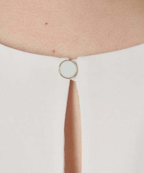 VERMEIL par iena（ヴェルメイユパーイエナ）の「Spun satin レイヤードブラウス（シャツ/ブラウス・レディース・ホワイト/ネイビー・FREE）」の10枚目の写真