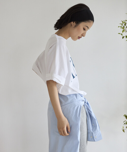 AMERICANA（アメリカーナ）の「Americana/アメリカーナ 別注 クロップド ワイドシルエット ロールアップTシャツ（Tシャツ/カットソー・レディース・チャコールグレー/ホワイト/ブラウン・ONE SIZE）」の7枚目の写真
