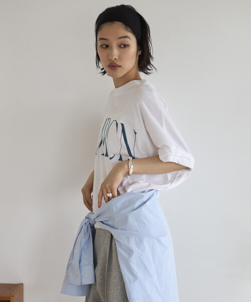 AMERICANA（アメリカーナ）の「Americana/アメリカーナ 別注 クロップド ワイドシルエット ロールアップTシャツ（Tシャツ/カットソー・レディース・チャコールグレー/ホワイト/ブラウン・ONE SIZE）」の9枚目の写真
