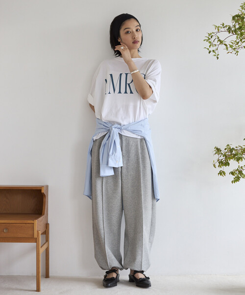 AMERICANA（アメリカーナ）の「Americana/アメリカーナ 別注 クロップド ワイドシルエット ロールアップTシャツ（Tシャツ/カットソー・レディース・チャコールグレー/ホワイト/ブラウン・ONE SIZE）」の14枚目の写真