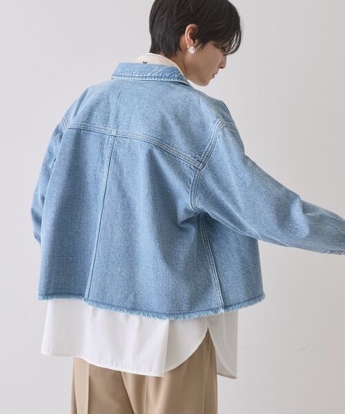 AMERICAN HOLIC(アメリカンホリック)の「カットオフショート丈デニムシャツ(シャツ/ブラウス・レディース・インディゴブルー/ライトインディゴブルー・FREE)」の6枚目の写真
