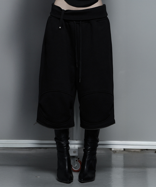 ETRE AU SOMMET(エトレオソメ)の「Zipper 2-Way Double Knee Bermuda Wide Pants (Black)(スウェットパンツ・レディース・ブラック・FREE)」の2枚目の写真