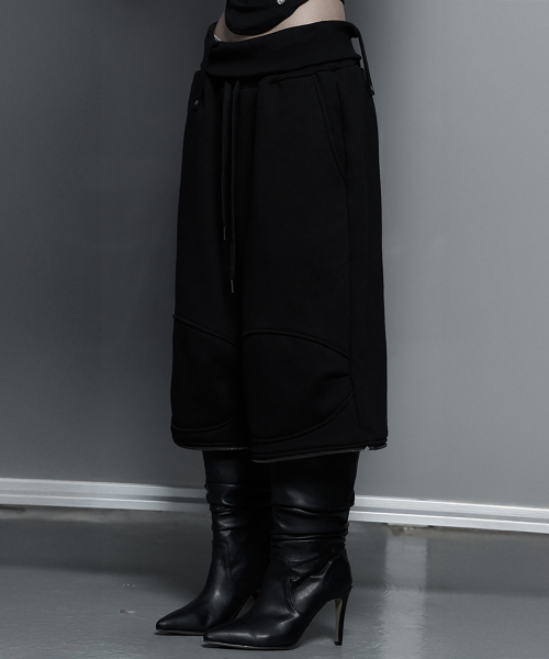 ETRE AU SOMMET(エトレオソメ)の「Zipper 2-Way Double Knee Bermuda Wide Pants (Black)(スウェットパンツ・レディース・ブラック・FREE)」の4枚目の写真