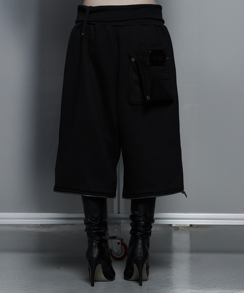 ETRE AU SOMMET(エトレオソメ)の「Zipper 2-Way Double Knee Bermuda Wide Pants (Black)(スウェットパンツ・レディース・ブラック・FREE)」の6枚目の写真