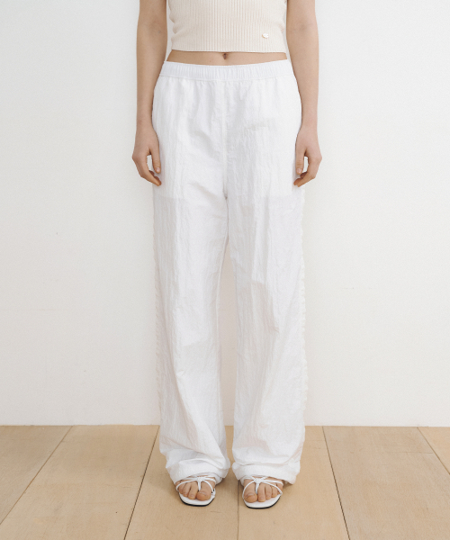 LUCIR ZU（ルシールズ）の「Lace Detail Nylon Pants (ivory)（スウェットパンツ・レディース・その他・FREE）」の2枚目の写真