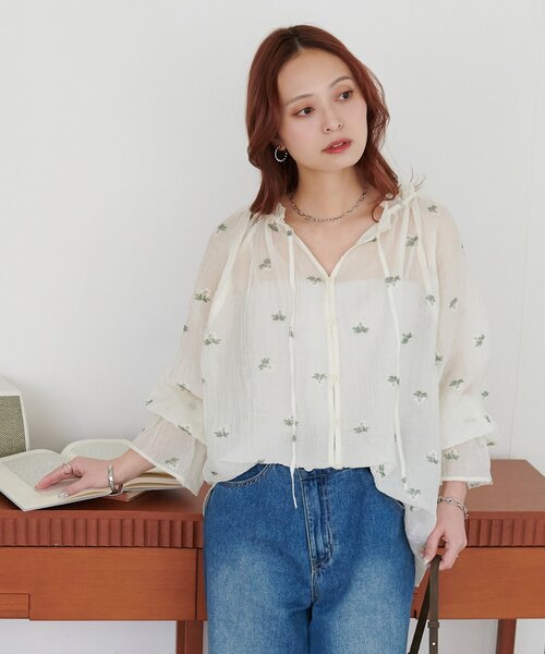 DISCOAT（ディスコート）の「花柄刺繍衿フリルシャツ（シャツ/ブラウス・レディース・アイボリー/ブラック/ミント・FREE）」の9枚目の写真