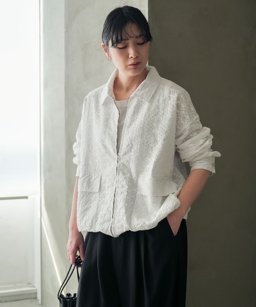 SOLAMONAT LARME(ソラモナラーム)の「刺繍シャツブルゾン(ブルゾン・レディース・ホワイト/ブラック・FREE)」の4枚目の写真