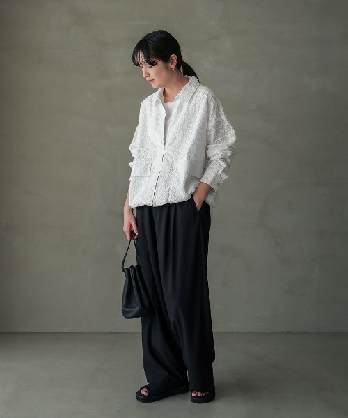 SOLAMONAT LARME(ソラモナラーム)の「刺繍シャツブルゾン(ブルゾン・レディース・ホワイト/ブラック・FREE)」の6枚目の写真