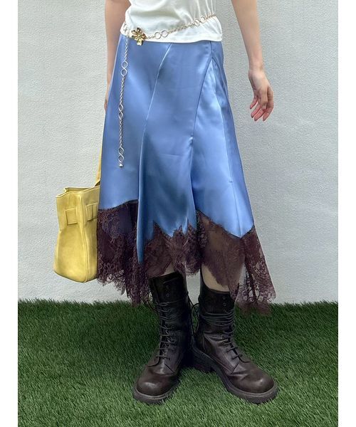 LILY BROWN(リリーブラウン)の「イレギュラーヘムサテンスカート(スカート・レディース・ブルー/ブラック/コーラル・F)」の3枚目の写真