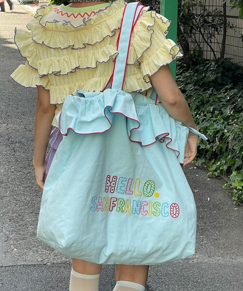 HELLO.SANFRANCISCO(ハローサンフランシスコ)の「【HELLO.SANFRANCISCO/ハローサンフランシスコ】フリル刺繍BIGトートバッグ(トートバッグ・レディース・ブルー系その他/イエロー/ピンク/アイボリー・ONE SIZE)」の2枚目の写真