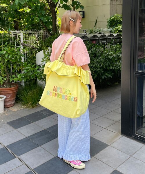 HELLO.SANFRANCISCO(ハローサンフランシスコ)の「【HELLO.SANFRANCISCO/ハローサンフランシスコ】フリル刺繍BIGトートバッグ(トートバッグ・レディース・ブルー系その他/イエロー/ピンク/アイボリー・ONE SIZE)」の5枚目の写真