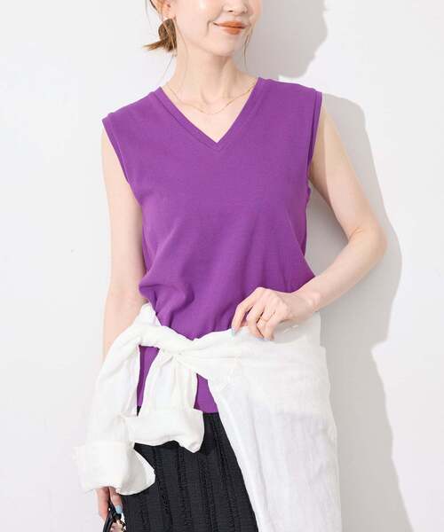 SLOBE IENA(スローブイエナ)の「《シリーズあり/12色展開》1dozen 汗染み防止Vネックノースリ(Tシャツ/カットソー・レディース・ベージュ/チャコールグレー/パープル/ブルー/レッド/ネイビー/カーキ/ピンク/アイボリー/イエロー/グリーン/ピンク系その他・FREE)」の8枚目の写真