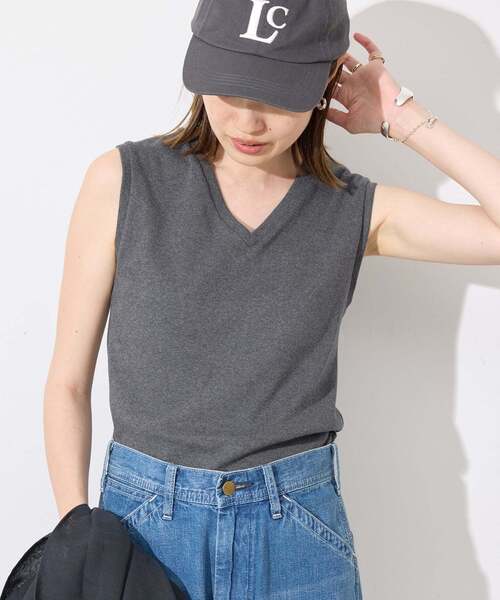SLOBE IENA(スローブイエナ)の「《シリーズあり/12色展開》1dozen 汗染み防止Vネックノースリ(Tシャツ/カットソー・レディース・ベージュ/チャコールグレー/パープル/ブルー/レッド/ネイビー/カーキ/ピンク/アイボリー/イエロー/グリーン/ピンク系その他・FREE)」の1枚目の写真