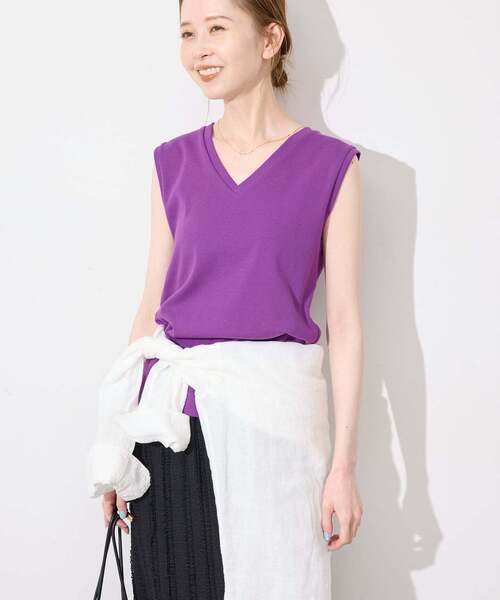 SLOBE IENA(スローブイエナ)の「《シリーズあり/12色展開》1dozen 汗染み防止Vネックノースリ(Tシャツ/カットソー・レディース・ベージュ/チャコールグレー/パープル/ブルー/レッド/ネイビー/カーキ/ピンク/アイボリー/イエロー/グリーン/ピンク系その他・FREE)」の13枚目の写真
