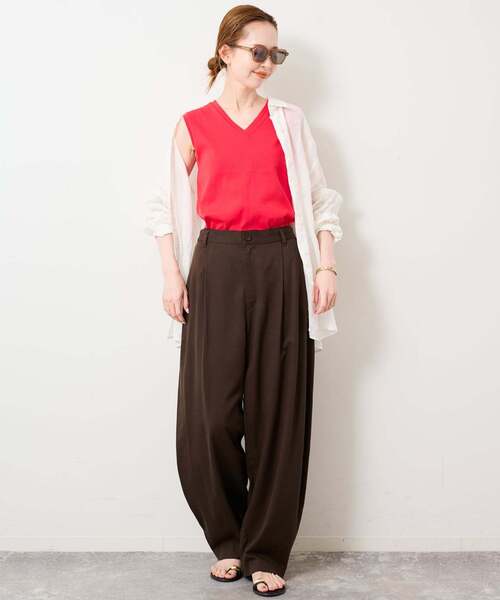 SLOBE IENA(スローブイエナ)の「《シリーズあり/12色展開》1dozen 汗染み防止Vネックノースリ(Tシャツ/カットソー・レディース・ベージュ/チャコールグレー/パープル/ブルー/レッド/ネイビー/カーキ/ピンク/アイボリー/イエロー/グリーン/ピンク系その他・FREE)」の14枚目の写真