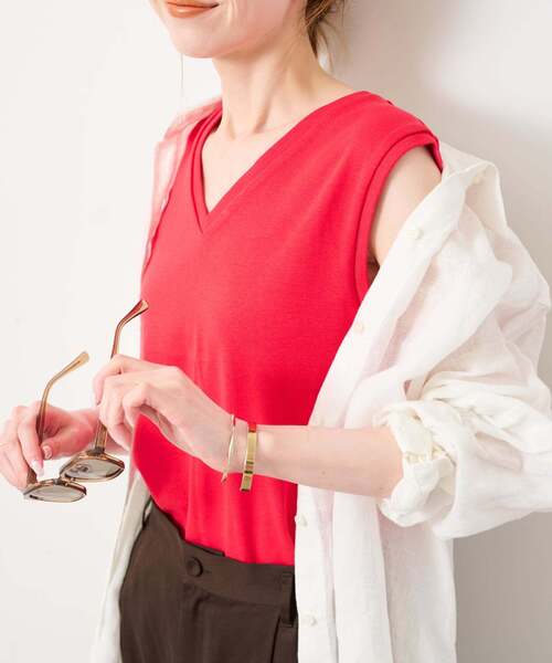 SLOBE IENA(スローブイエナ)の「《シリーズあり/12色展開》1dozen 汗染み防止Vネックノースリ(Tシャツ/カットソー・レディース・ベージュ/チャコールグレー/パープル/ブルー/レッド/ネイビー/カーキ/ピンク/アイボリー/イエロー/グリーン/ピンク系その他・FREE)」の15枚目の写真