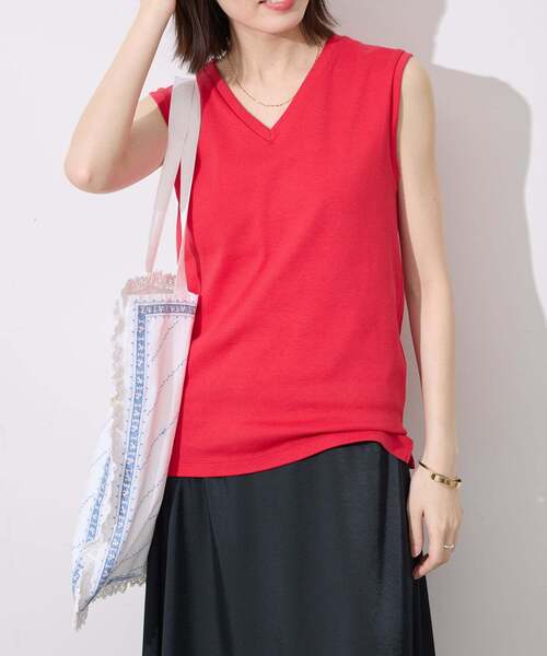 SLOBE IENA(スローブイエナ)の「《シリーズあり/12色展開》1dozen 汗染み防止Vネックノースリ(Tシャツ/カットソー・レディース・ベージュ/チャコールグレー/パープル/ブルー/レッド/ネイビー/カーキ/ピンク/アイボリー/イエロー/グリーン/ピンク系その他・FREE)」の16枚目の写真