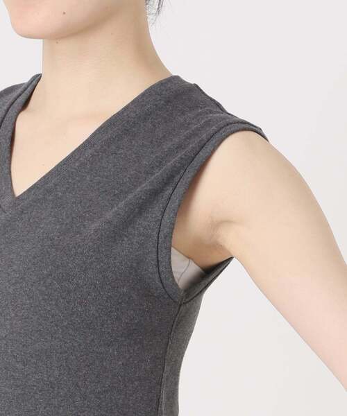 SLOBE IENA(スローブイエナ)の「《シリーズあり/12色展開》1dozen 汗染み防止Vネックノースリ(Tシャツ/カットソー・レディース・ベージュ/チャコールグレー/パープル/ブルー/レッド/ネイビー/カーキ/ピンク/アイボリー/イエロー/グリーン/ピンク系その他・FREE)」の19枚目の写真
